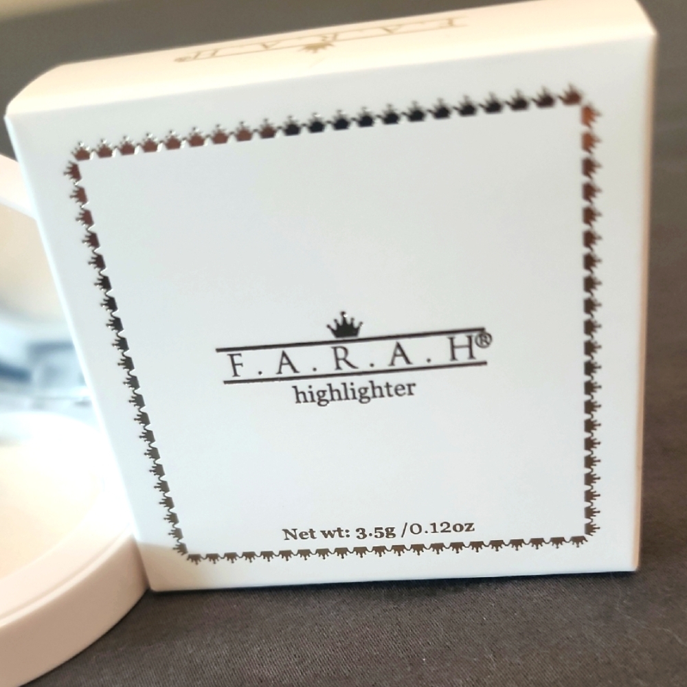 F.A.R.A.H Highlighter Zahra Farah Light Collection. New In Box